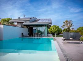 Hotel Photo: LUXURY VILLA RUBIN with Jacuzzi POOL GYM & SPA near Venice and Padua