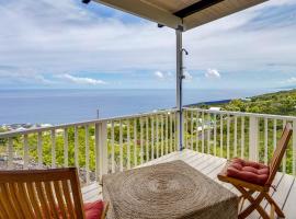 Captain Cook Bungalow with Panoramic Ocean Views!, hotel v destinaci Papa Bay Estates