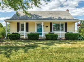 ホテル写真: Cottelville Bungalow Bill Pool side retreat by Sarah Bernard Vacation Rentals