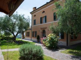 होटल की एक तस्वीर: Villa Fiore nel Borgo d'Arte Novilara by Yohome