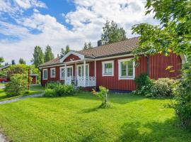 Hotel fotoğraf: Scenic Seaside Retreat near Northvolt Ett