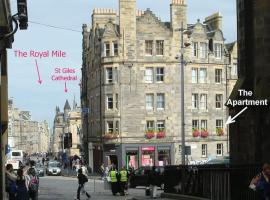 호텔 사진: Royal Mile apt, just 1 min from Edinburgh Castle!