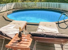 รูปภาพของโรงแรม: Cozy Home In Skutskr With Outdoor Swimming Pool