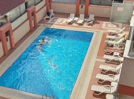 מלון צילום: Large sunny apartment with swimming pool, 300 meters from the sea