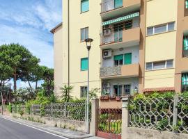 Hotel kuvat: Beautiful Apartment In Viareggio With 3 Bedrooms And Wifi