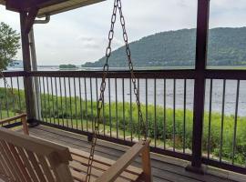 Фотографія готелю: Susquehanna River Front luxury home