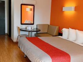 Motel 6-Regina, SK, hotel in Regina
