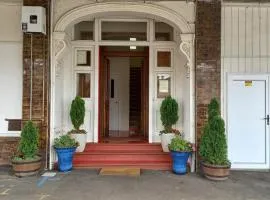 Royal Accommodation