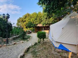 Magic Garden Emperor Bell Tent, hotel v destinaci Vama Veche