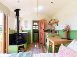 Hotel Photo: The Hut at Pengelli