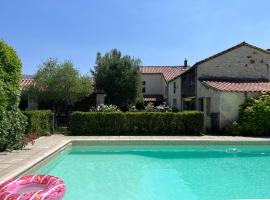 Hotel Foto: Chambres de charme avec jardin et piscine