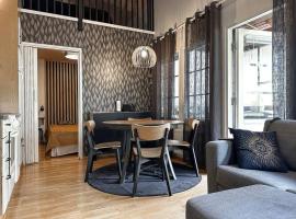 Yläkerran asunto parvekkeella ja saunalla, hôtel à Tahkovuori