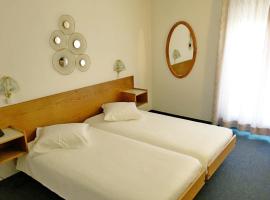 Hôtel de la Plage à Gland, hotel en Gland