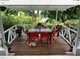 Bora Red Hibiscus Lodge, отель на Бора-Бора