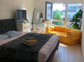 호텔 사진: One bedroom 3pieces entire Modern Appartment close to Airport, CERN, Palexpo, public transport to the center of Geneva