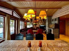 Large cabin with Sjusjøens best view, sauna and ski in out, ξενοδοχείο σε Ringsaker