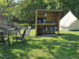 Hotel Foto: Route 47 Glamping Bell Tents