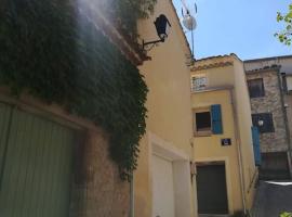 Фотографія готелю: Maison au cœur d'un petit village provençal proche Vaison la Romaine