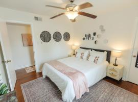 Hotel foto: Centrally Located 2BR Overton Square Unit 1 Fast WiFi Free Parking Yes Pets