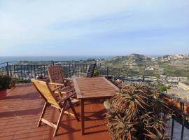 A picture of the hotel: CASA MARIA Huge apartment in the heart of Bussana Vecchia