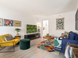 होटल की एक तस्वीर: East Village Arts District, King Suite with Sofa Bed NRP23-01221