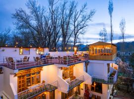 Rainbow Hostelier, hotel in Leh