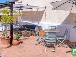 Hotel Photo: Town house with roof terrace in heart of Vinuela