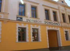 होटल की एक तस्वीर: Penzion Podzámčí