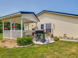 호텔 사진: Charming Smiths Grove Home Near Cave Tours!