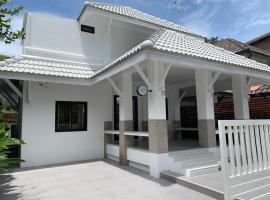 Хотел снимка: Cozy House บ้านพักริมหาดบางแสน