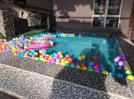 Fotos de Hotel: Ria homestay & kids pool