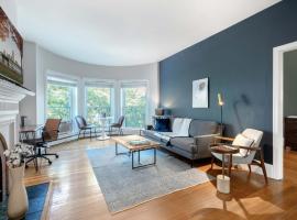 รูปภาพของโรงแรม: Back Bay 1BR w City View AC nr Charles River BOS-151