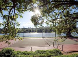 Hotel Photo: Blue Zone Leisure at Pine Lake Inn Resort