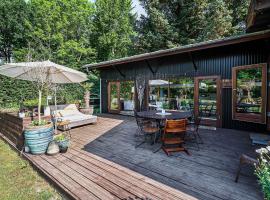 Hotel Photo: Idyllic Forest-fringed Holiday Home By The Beach