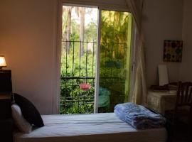 Hotel Photo: Chambre du jardin