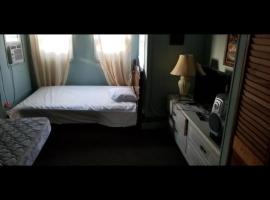 Gambaran Hotel: ARMANI MANOR UPSTAIRS UNIT 3 quaint rustic 1br