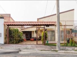 Hotel Photo: Casa Sarita - Cerca del Juan Castro, hospital y tribunales