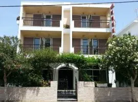 Karis Hotel