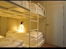 Hotel Photo: Erawan House 5 Bedrooms @BTS Pu Chao l 230m