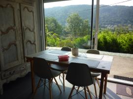 Hotel fotoğraf: T1 Cosy avec Terrasse privée vue Loire dans Maison