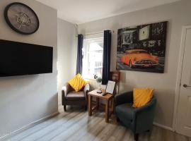 호텔 사진: Contractors, City Centre, Parking, 3 Double Rooms, Netflix, Cosy!