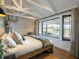 The Strand at The Vineyard Retreat McLaren Vale - King BR, Comp Minibar, Breakfast Prov, Fireplace
