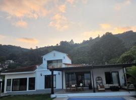 A picture of the hotel: Chalet Santa Teresita
