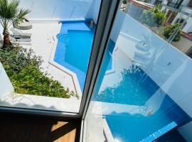 Hotel fotografie: Ocean View Villa 16m Long Pool and Hammam