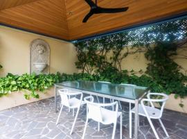 מלון צילום: Beautiful 3BR Home with Patio BBQ in Subiaco