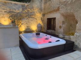 Фотография гостиницы: Gite troglodyte de charme & SPA privatif 4*