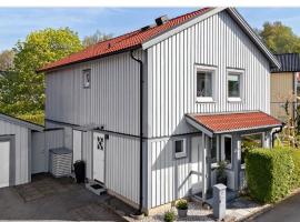 Foto di Hotel: Modern and luxurious house -13 min by train from Gothenburg