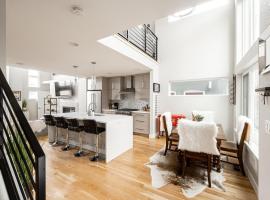 Hotel Photo: Contemporary Zen Townhome with a View - Wash Park