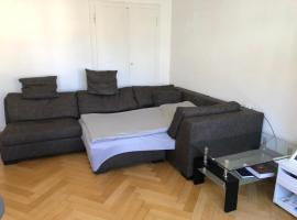 होटल की एक तस्वीर: Ein Zimmer in einer 2-Zimmer-Wohnung im Zentrum