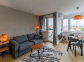 Hotel fotografie: Elegant Tour As studio Gilly with open views and a balcony in the center Ljubljana